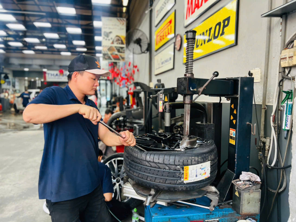 Xe sang Audi A5 lựa chọn thay dòng vỏ Pirelli 245/35R20 N0 Đức tại gara Thanh An AutoCare uy tín