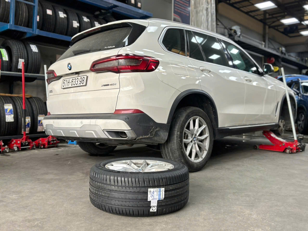 Xe BMW X5 thay vỏ xe Michelin 265/50R19 Pilot Sport 4 tăng cường hiệu suất tại gara
