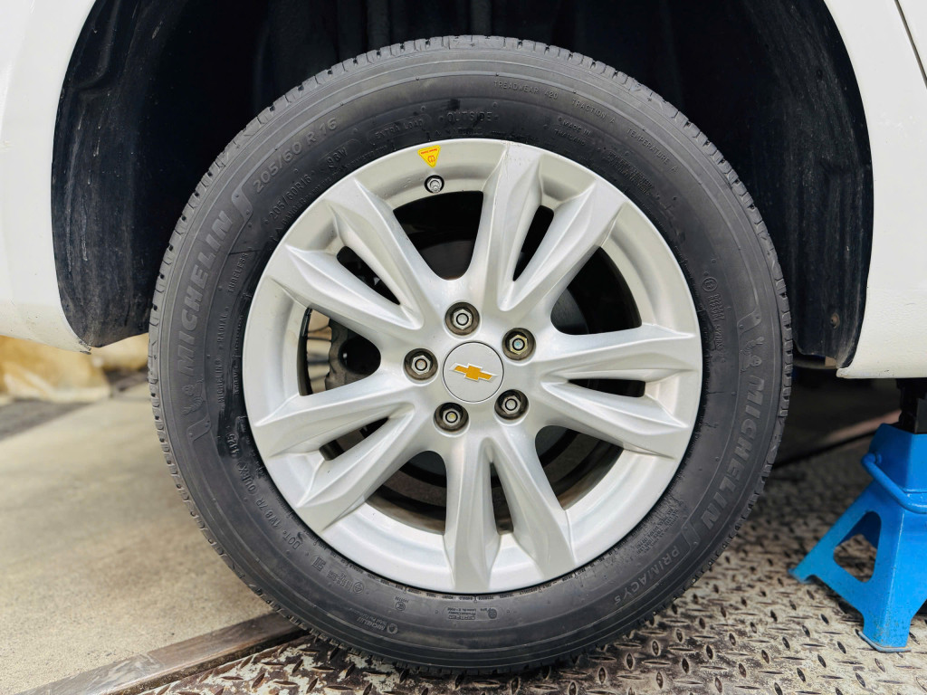 Chevrolet Cruze vỏ xe Michelin 205-60R16 Primacy 5 7 (1)