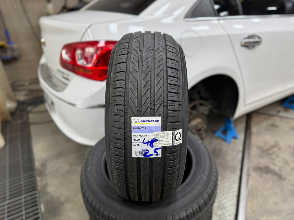 Chevrolet Cruze vỏ xe Michelin 205-60R16 Primacy 5 7 (3)