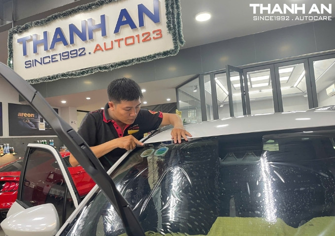 dan-phim-cach-nhiet-cho-xe-o-to-tai-quan-7