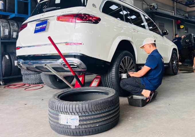Cách nhận biết lốp xe Mercedes GLS 450 cần thay ngay?