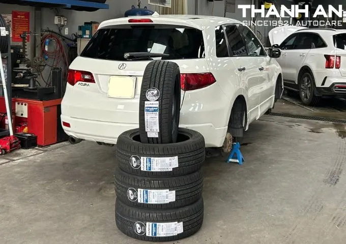 Dịch vụ thay lốp Kumho tận nơi nhanh chóng cho khách hàng