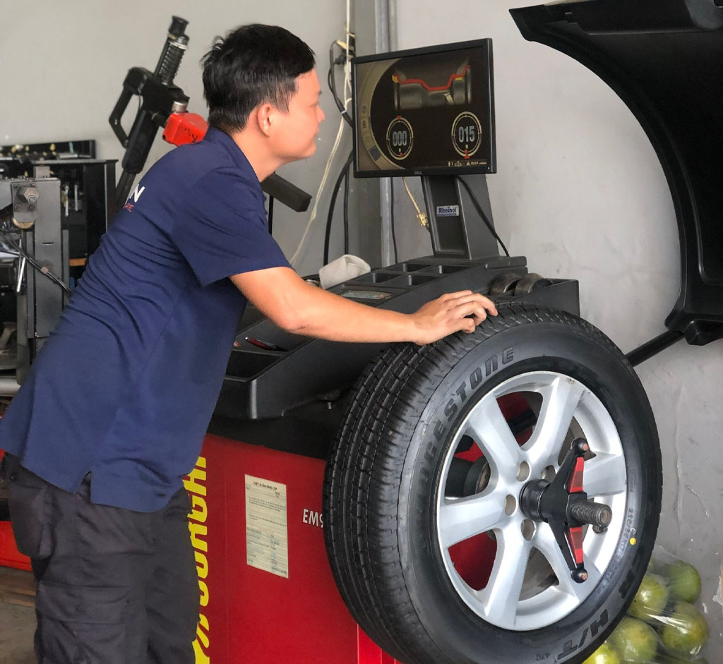 Cân bằng động lốp xe ô tô tại Thanh An Autocare