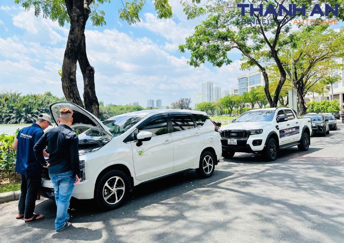 Thay bình ắc quy xe ô tô tận nơi cho khách hàng