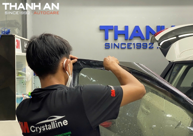 Dán phim cách nhiệt xe ô tô Kia giá tốt tại Quận 7