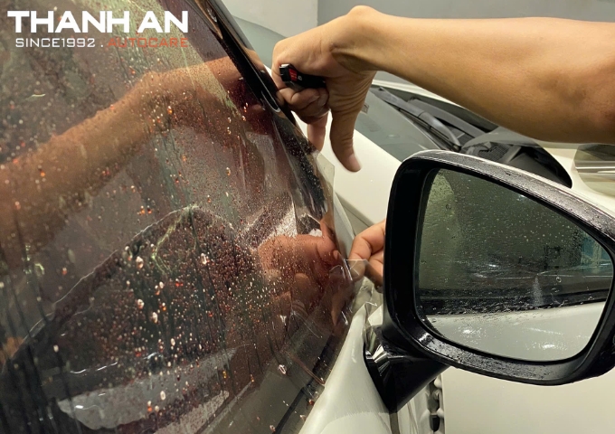 Dán phim cách nhiệt xe ô tô Mazda CX-5 chống nóng tại Quận 7