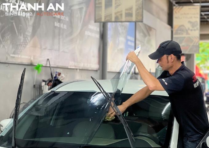 Dán phim cách nhiệt xe ô tô Vinfast chống nóng mùa hè