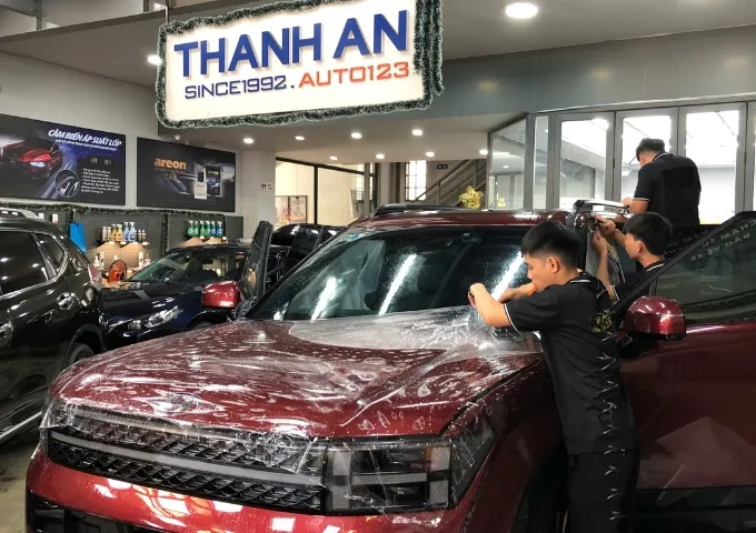 Hoàn thiện lớp áo giáp vô hình cho chiếc Cadillac CT4-V.