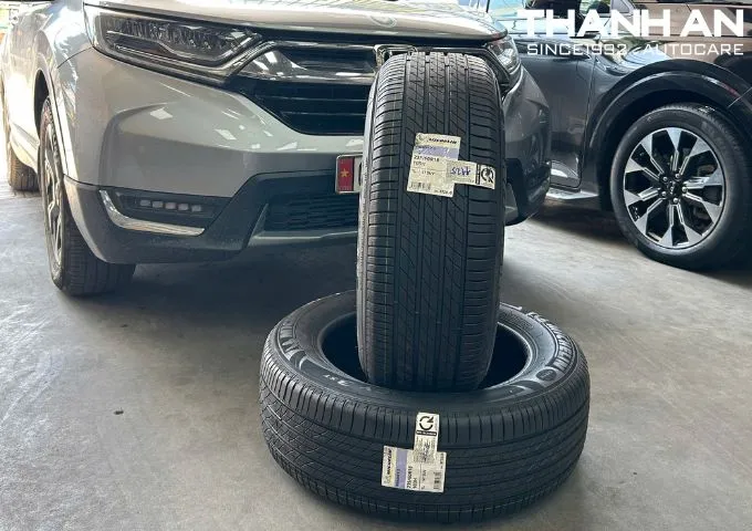 Cận cảnh hoa gai lốp Michelin 235/60R18 Primacy SUV Thái Lan tăng độ bám đường