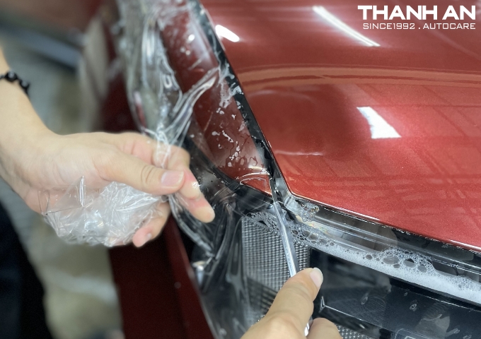 Dán PPF xe ô tô cao cấp được dán ôm sát bề mặt sơn.