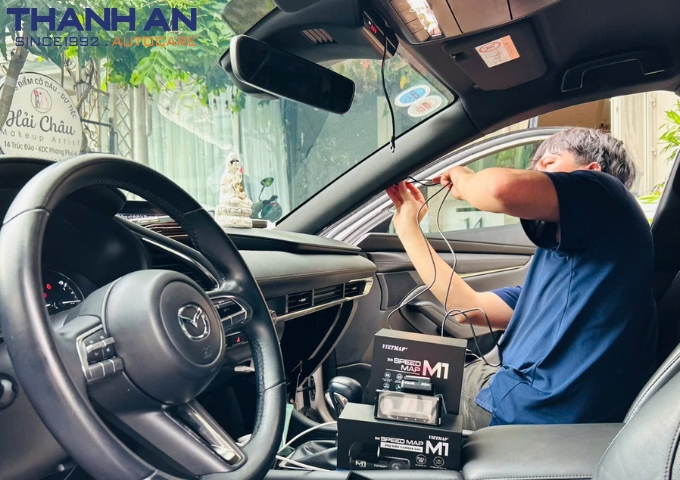 Vietmap M1 hiển thị tốc độ và tọa độ chính xác trên video