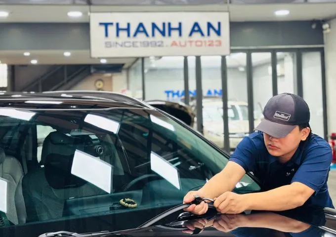 Thay gạt mưa xe ô tô mới giúp kính lái sạch và an toàn hơn