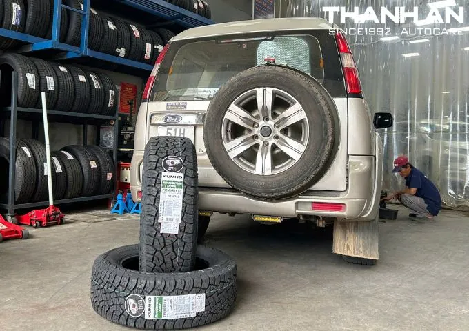 Cận cảnh hoa gai lốp Kumho thiết kế tăng độ bám đường
