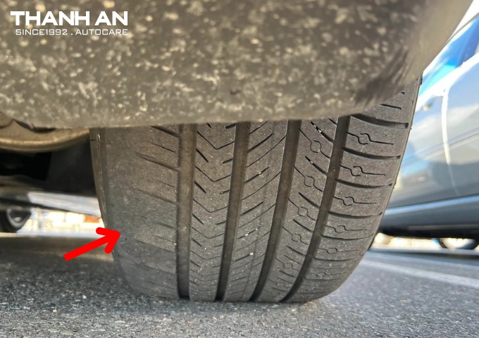 Lốp bị mòn không đều – dấu hiệu 