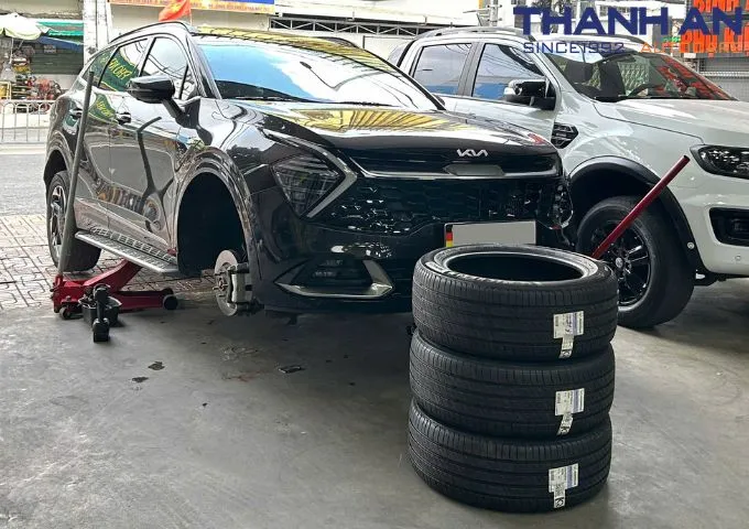 Cận cảnh hoa gai lốp Kia Sportage thiết kế tăng độ bám