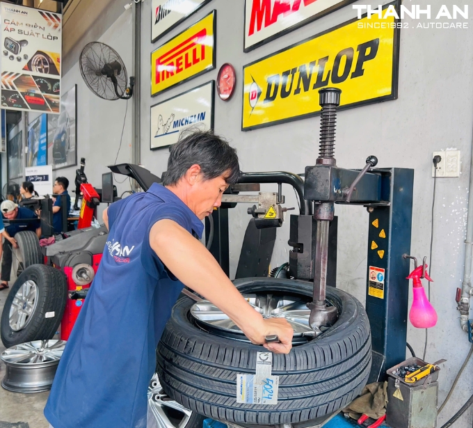 Lốp 225/55R19