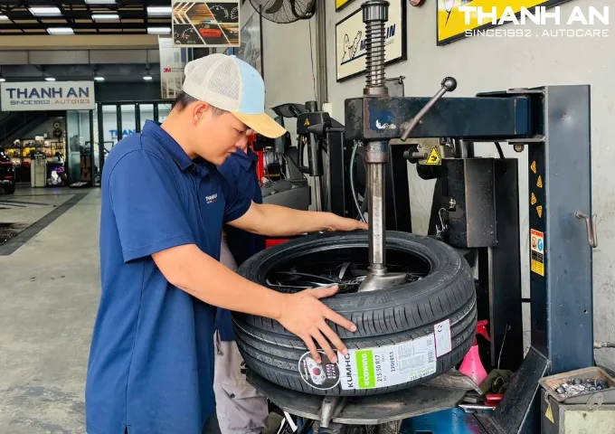 lốp xe kumho 205/55R17