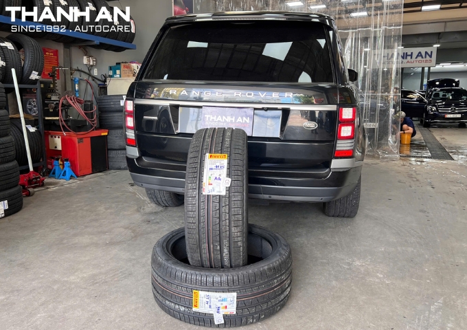 Lốp xe Kia Sedona mới được lắp đặt tại range rover sport