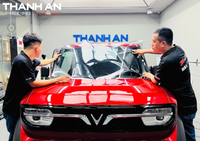 Phim cách nhiệt dán kính lái xe ô tô ngăn chói mắt buổi trưa