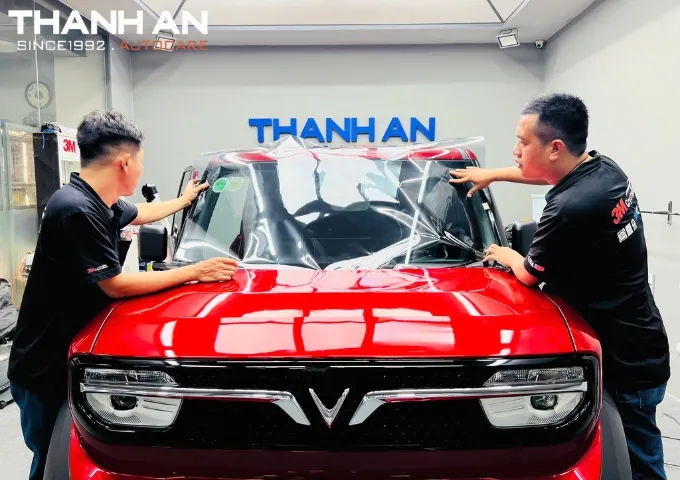 Phim cách nhiệt 3M dán kính lái xe Volkswagen Touareg đảm bảo tầm nhìn và không ảnh hưởng HUD