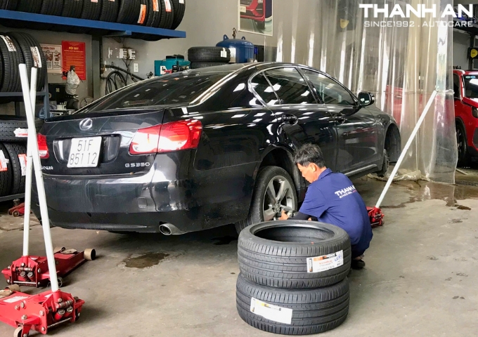 Khách hàng thay 2 Lốp Hankook 245/40R18 Ventus V12 Evo2 K120 Hàn Quốc cho xe Lexus GS350