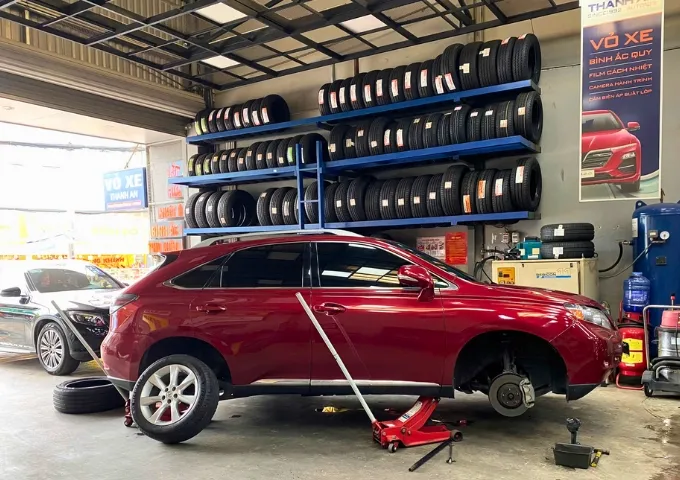 Thay 2 lốp Michelin 235/55R19 Primacy 4 SUV cho xe Lexus RX350 tại quận 7 – êm ái, bám đường tốt, nâng cao độ an toàn khi vận hành.