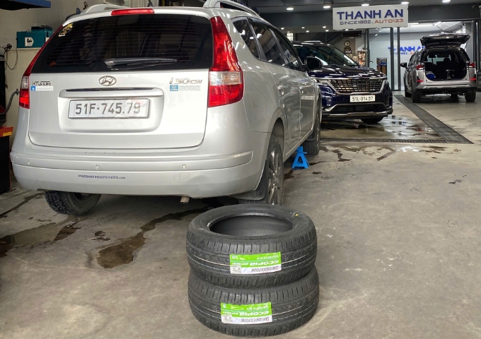 Khách hàng thay 2 Lốp Bridgestone 205/55R16 Ecopia EP150 Indonesia cho xe Hyundai i30 tại quận 7