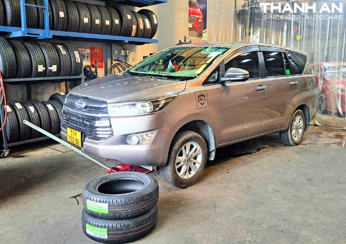 Khách hàng thay 2 Lốp Bridgestone 205/65R16 Ecopia EP150 Indonesia/ Việt Nam cho xe Toyota Innova tại Thanh An quận 7