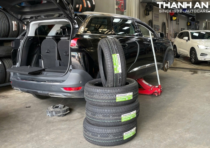 Thay 4 lốp Bridgestone 225/55R18 Ecopia EP850 Thái Lan cho xe Peugeot 5008 tại quận 7