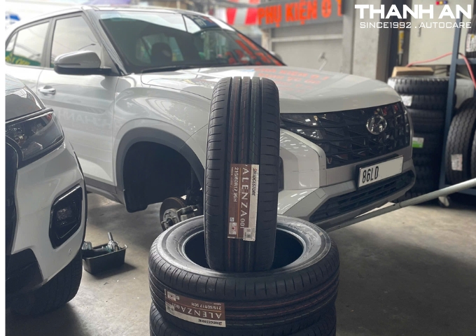 Khách hàng thay 4 lốp Bridgestone 215/60R17 Alenza 001 Thái Lan cho xe Hyundai Creta tại Thanh An Autocare quận 7