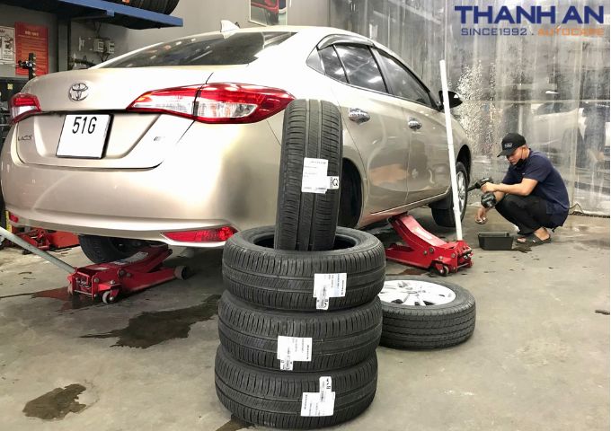 Khách hàng thay 4 Lốp Michelin 185/60R15 Energy XM2+ cho xe Toyota Vios tại quận 7