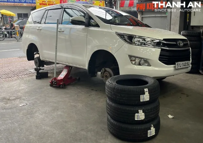 Khách hàng thay 3 lốp Michelin 205/65R16 Energy XM2+ Thái Lan cho Toyota Innova