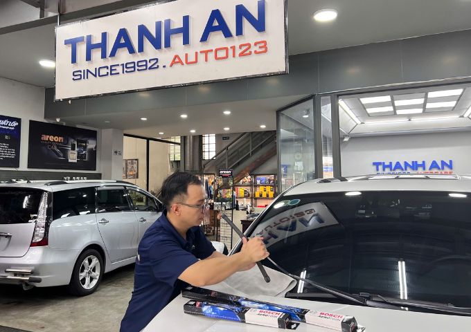 So sánh gạt mưa xe ô tô truyền thống và gạt mưa silicon