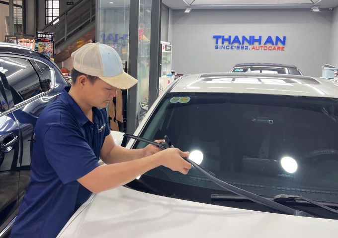 Gạt mưa xe ô tô chống tia UV và chống lão hóa cao su