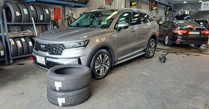 Thay vỏ lốp 235/55R19 cho xe Kia Sorento chính hãng giá tốt tại Thanh An Autocare quận 7