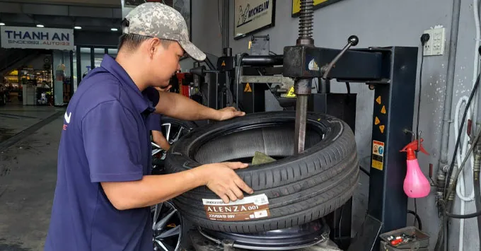 Thay lốp Bridgestone 225/55R19 Alenza cho Mazda CX-5 uy tín chính hãng tại Thanh An Autocare Quận 7