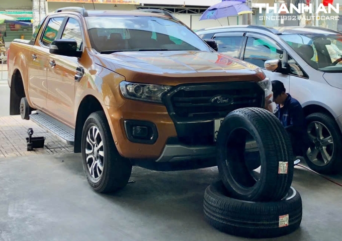 Thay 2 lốp Bridgestone 265/60R18 Dueler H/T 684 Thái Lan cho xe Ford Ranger tại quận 7