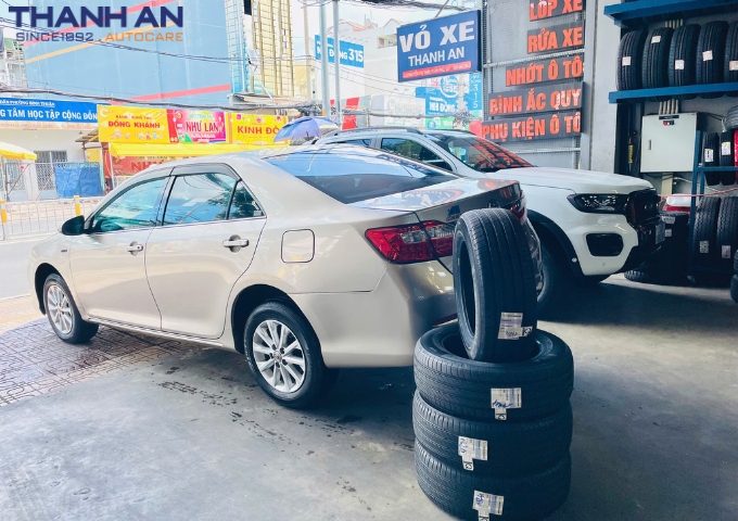 Khách hàng thay 4 lốp Michelin 215/60R16 Primacy 4 Thái Lan tại quận 7