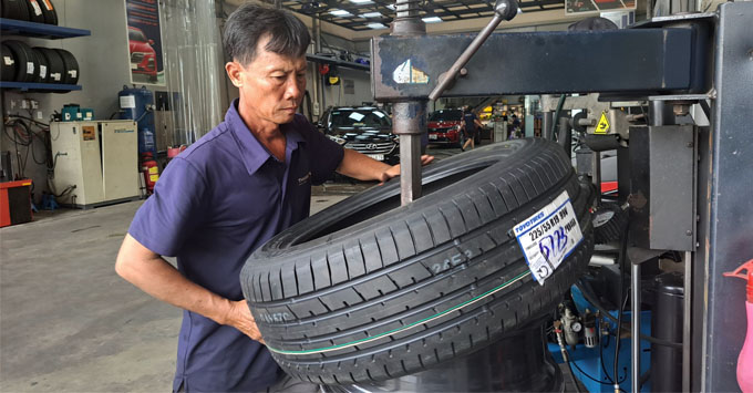 ​Thay lốp Toyo 225/55R19 cho Mazda CX-5 chính hãng tại Thanh An Autocare