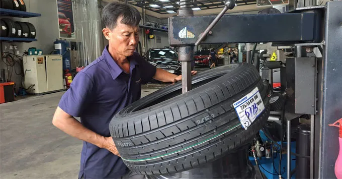 Thay lốp Toyo Tires 225/55R19 chuyên nghiệp chất lượng tại Thanh An Autocare Quận 7