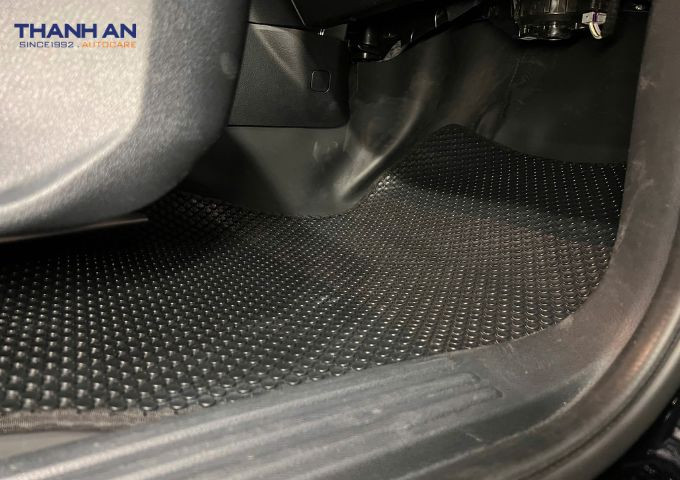 ford-everest-lap-tham-kata-mau-den (1)