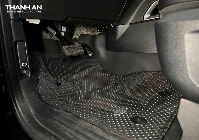 ford-everest-lap-tham-kata-mau-den (2)