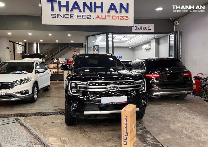 ford-everest-lap-tham-kata-mau-den