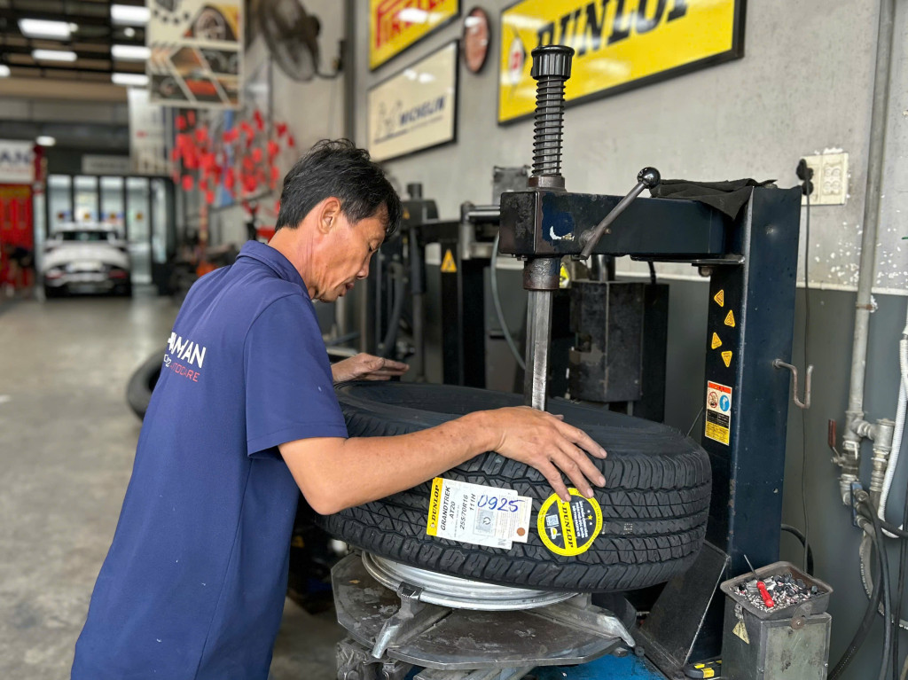 Ford Ranger vỏ xe Dunlop 255-70r16 9 (1)