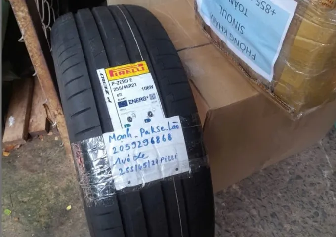 Giao lốp Pirelli sang Lào cho xe điện Zeekr 001