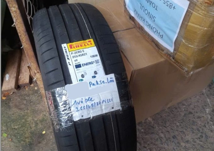 Giao lốp Pirelli sang Lào cho xe điện Zeekr 001