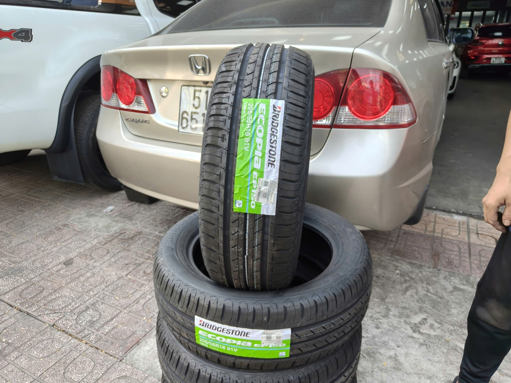 Honda Civic vỏ xe Bridgestone 205-55R16 EP150 10 (3)