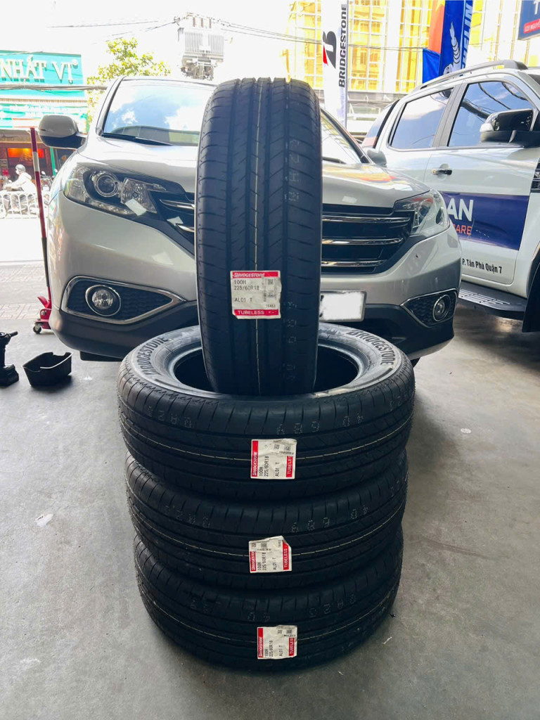 Dịch vụ thay vỏ xe Bridgestone 225/60R18 Al01 nhập khẩu Nhật cho dòng Honda CRV tại Thanh An AutoCare