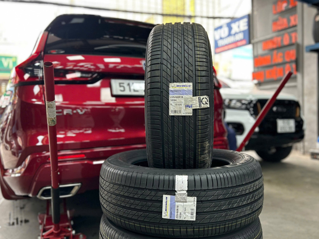 Dòng xe Honda CRV nâng cấp bộ vỏ Michelin 235/60r18 giúp giảm độ ồn tối đa tại gara Thanh An AutoCare.